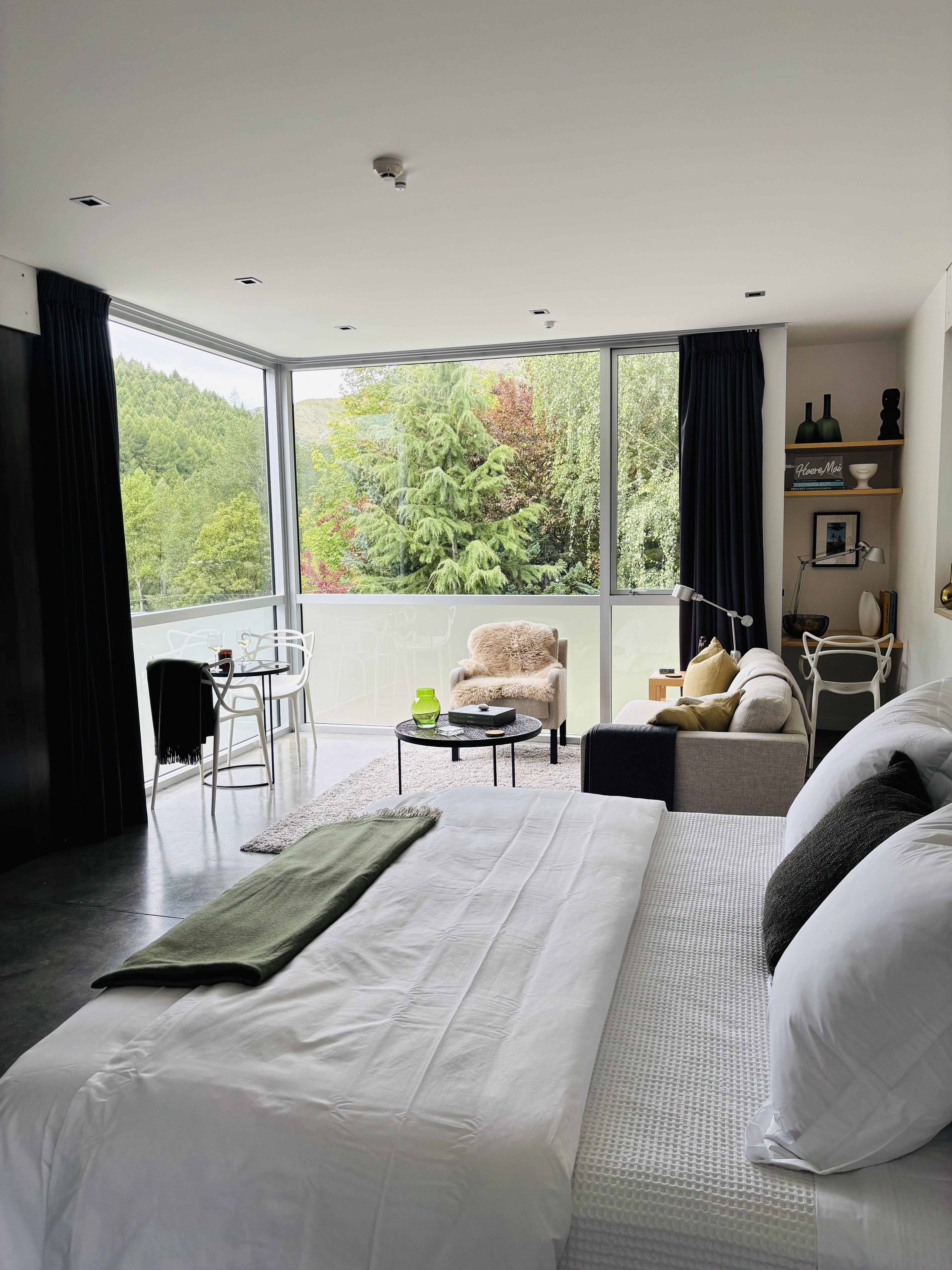 The Arrow — Bedroom detail 2