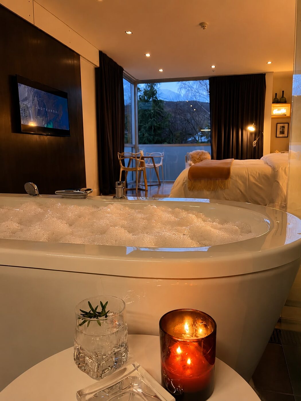 The Arrow — Candlelit soaking bath