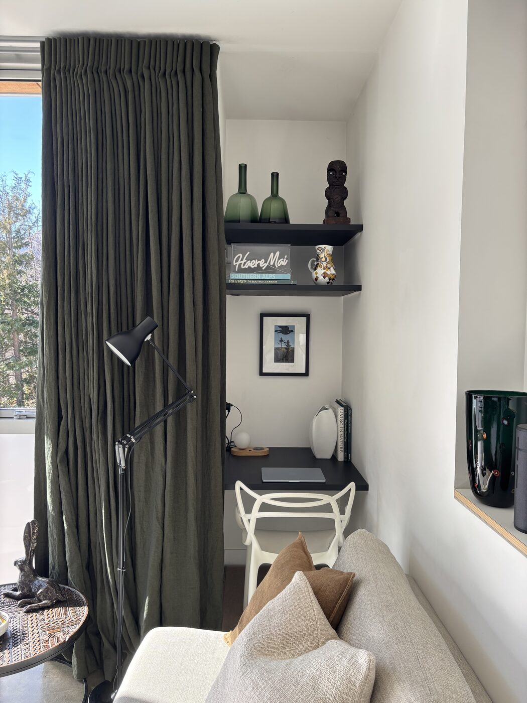 The Arrow — bedroom with reading nook