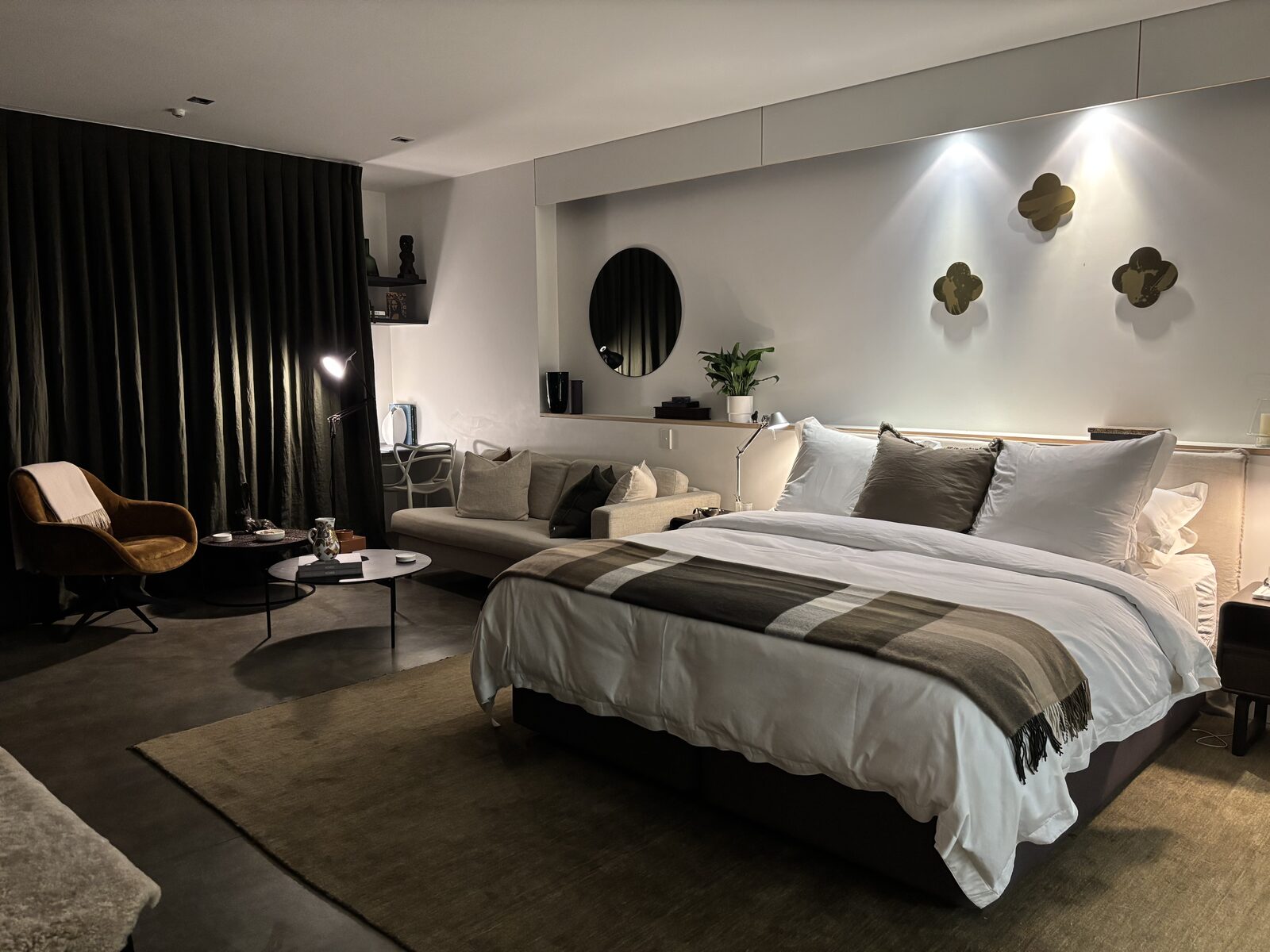 The Arrow — Bedroom by lamplight